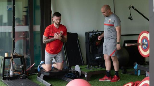 开云网页版-海港外援中卫：力争10月底杯赛复出 目标联赛夺冠